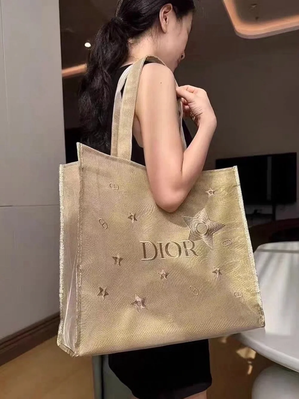New! Dior Metallic Gold Star cosmetics Bag - Picture 8 of 10